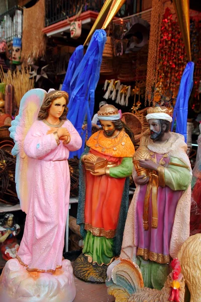 Saint and virgin figurines in mexican market — Stock Photo, Image