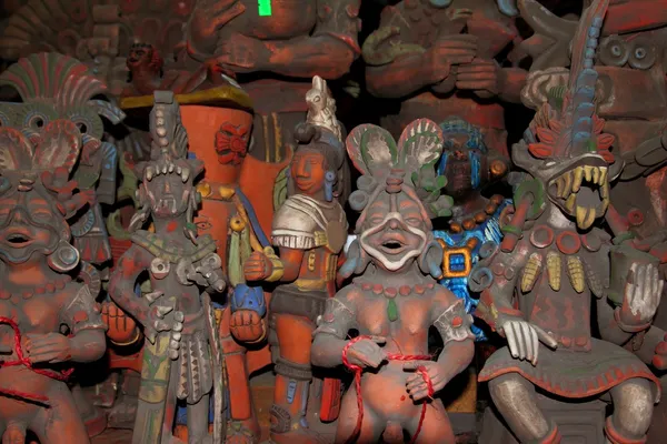Aztec and Mayan figurines statues clay Mexico — Stock Photo, Image