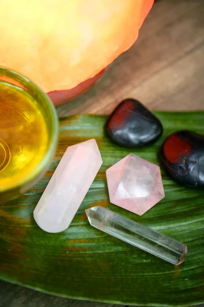 Aromaterapia, pedras, óleo, terapia de spa relaxante — Fotografia de Stock