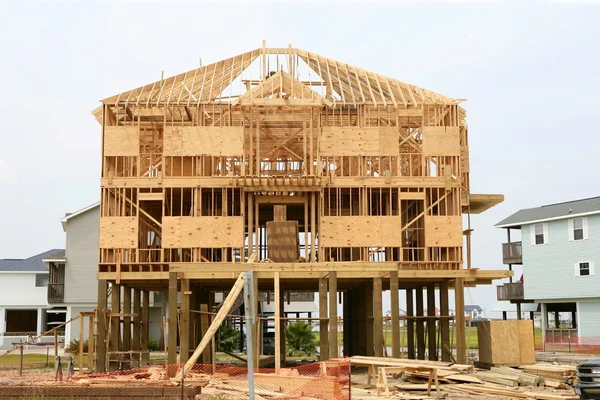 Casa de madeira construção, estrutura de madeira americana — Fotografia de Stock