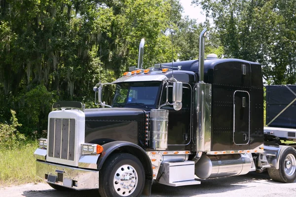 Stainelss çelik ile Amerikan kamyon — Stok fotoğraf