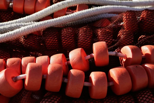 Visnet en vistuig voor professionele vissers boot — Stockfoto