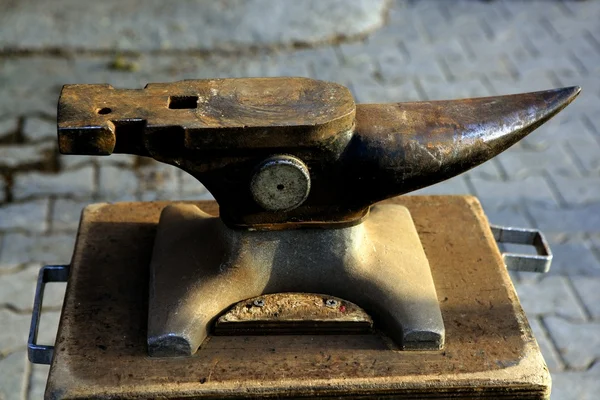 金敷、蹄鉄ツール。馬のためのプロ仕様の機器 — ストック写真