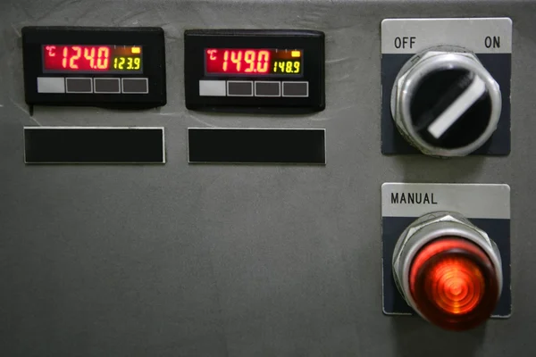Botón de instalación del panel de control industrial — Foto de Stock