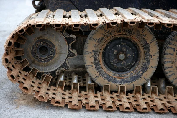 Lagartas rodas de aço de um soprador de neve — Fotografia de Stock