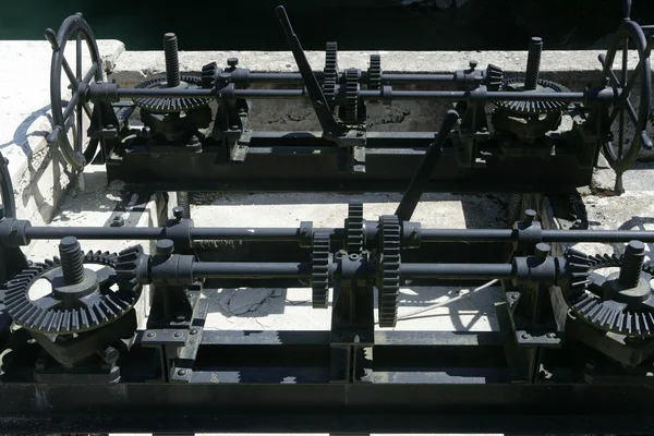 ダム湖ゲート用変速機歯車 — ストック写真