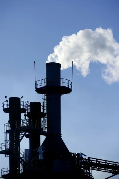 Backlight petrochemical industry smoke sky — Stock Photo, Image