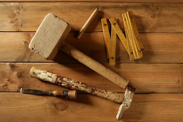Ferramentas de carpinteiro viu gouge de avião fita de madeira martelo — Fotografia de Stock