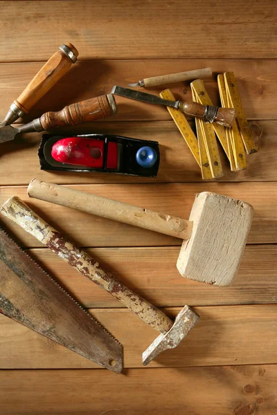 Ferramentas de carpinteiro viu gouge de avião fita de madeira martelo — Fotografia de Stock