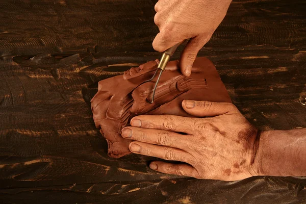 Poterie artisanat potier mains argile de travail — Photo