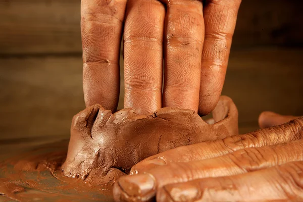 Keramika kvalitního hlíny hrnčířské ruce práce — Stock fotografie