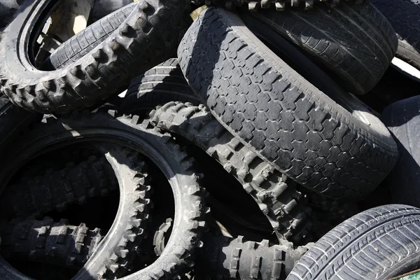 Pneumáticos reciclagem de pneus ecologia indústria — Fotografia de Stock