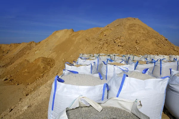 Sandsäck vit stor väska sand säckar stenbrottet — Stockfoto