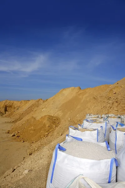Saco de areia branco saco grande areia sacos pedreira — Fotografia de Stock