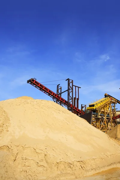 Construção areia pedreira estoque montanha máquinas — Fotografia de Stock