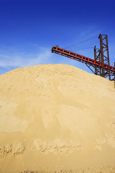 Construção areia pedreira estoque montanha máquinas — Fotografia de Stock