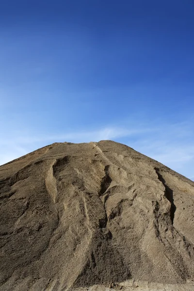 Kahverengi inşaat kum ocağı Höyük — Stok fotoğraf