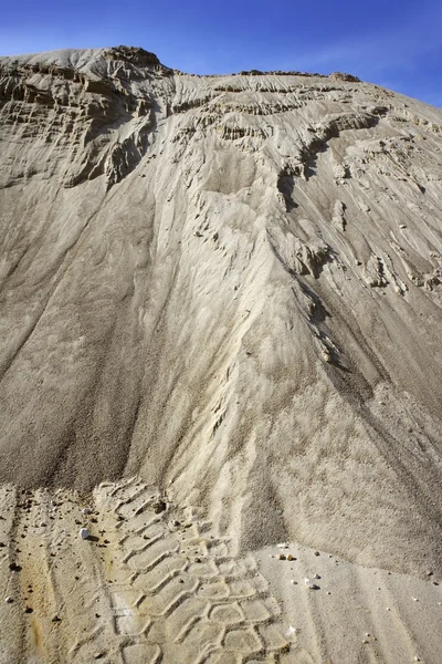 Beyaz kum ocağı Höyük dağ — Stok fotoğraf