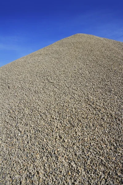 Cinza cascalho monte de concreto de montanha fazendo — Fotografia de Stock