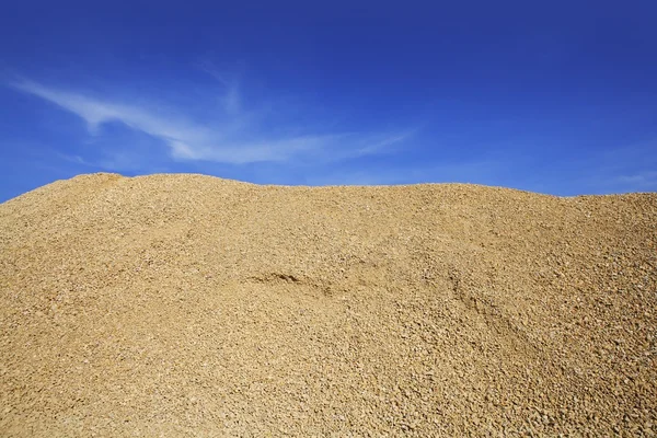 Betão amarelo cascalho areia pedreira montanha — Fotografia de Stock
