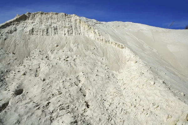 Vita sand kulle stenbrottet som månen landskap — Stockfoto
