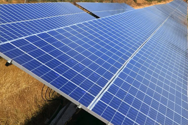 Zonne-energie elektrische platen groene energie ecologie — Stockfoto