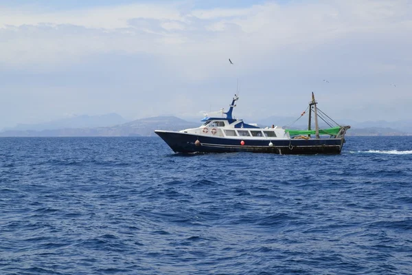 Pesca arrastrero profesional barco de trabajo — Foto de Stock