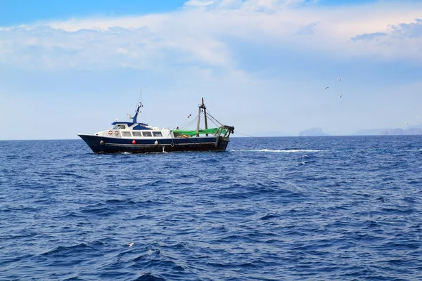 Halászó vonóhálós szakmai hajós munka — Stock Fotó