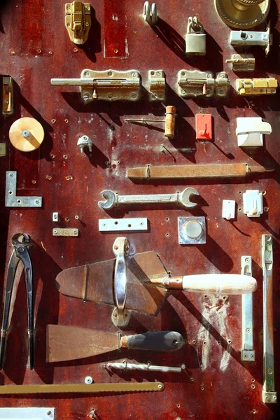 Equipamento de hardware exibição de madeira vintage — Fotografia de Stock