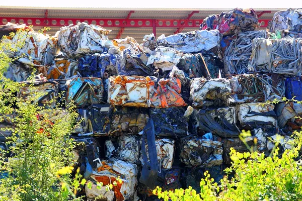 Θραύσματα μετάλλων παλαιοσιδήρων σκουπίδια — Φωτογραφία Αρχείου