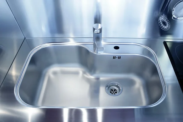 Kuchnia srebrny umywalka nowoczesny wystrój domu — Zdjęcie stockowe