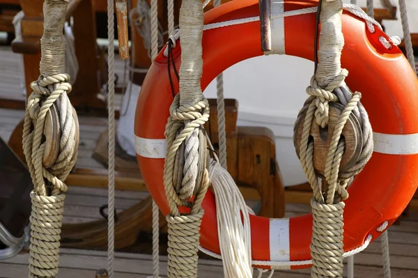 Sailboat wooden marine rigs and ropes — Stock Photo, Image