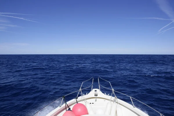 船巡航视图由地中海蓝色 — 图库照片