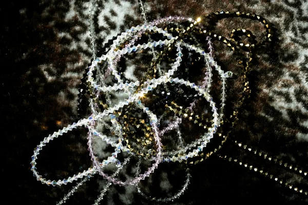 Коллекция ожерелий драгоценностей, ткань пантеры — стоковое фото