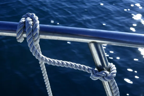 Nodo parafango marino intorno barca lee — Foto Stock