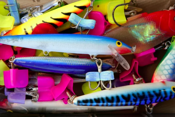 Pêche colorée poissons d'eau salée leurres boîte — Photo