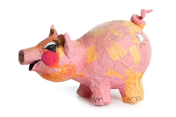Carino poco rosa maiale cartone animato fatto a mano giocattolo su bianco — Foto Stock