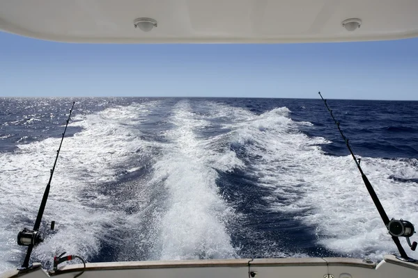 Loď trollování rybolov na Středomoří — Stock fotografie