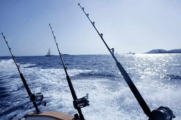 Pesca a traina in barca sul Mediterraneo — Foto Stock