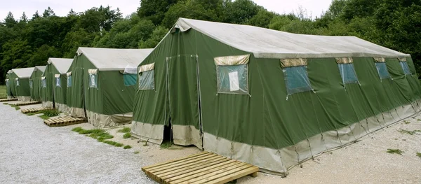 Green tent camp in Pyrenees for Santiago pilgrims — Stock Photo, Image