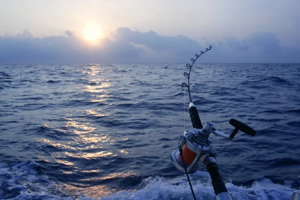 Angler barco grande jogo de pesca em água salgada — Fotografia de Stock