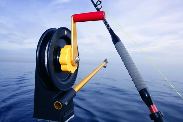 Downrigger angler fishing tackle in blue sea — Stock Photo, Image