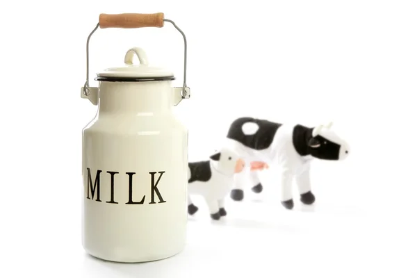 Pote branco de urna de leite estilo tradicional agricultor — Fotografia de Stock