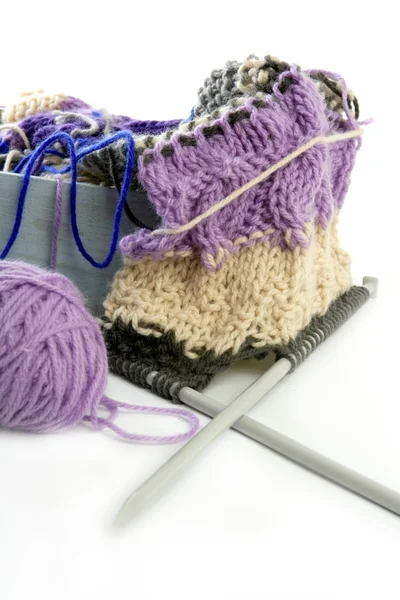 뜨개질을 하는 털 실 공 도구 — 스톡 사진