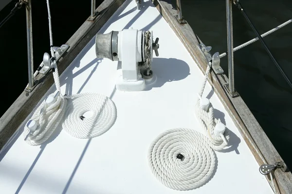 Sailboat white bow with bollard and spiral rope — Stock Photo, Image