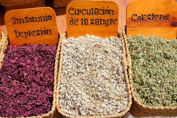 Bitkisel doğal ilaç pazarı geleneksel tıp — Stok fotoğraf