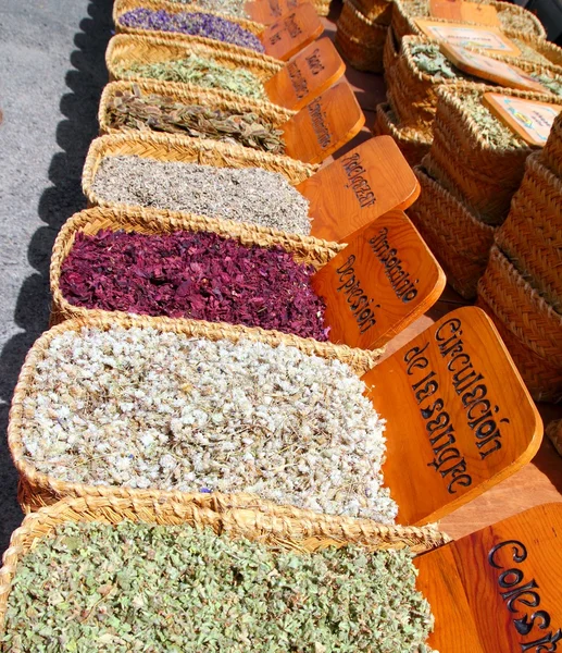 Bitkisel doğal ilaç pazarı geleneksel tıp — Stok fotoğraf