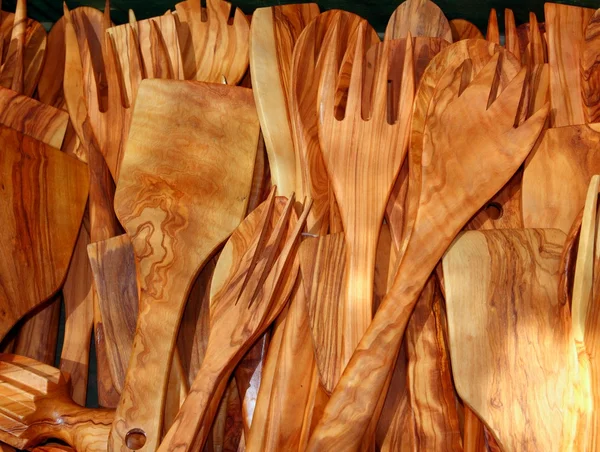Talheres oliveira madeira espanhol tradicional utensílios de cozinha — Fotografia de Stock