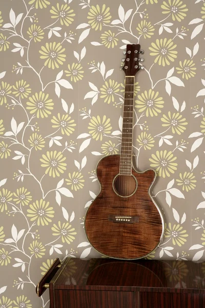 Akustická kytara retro na vinobraní 60s tapety — Stock fotografie
