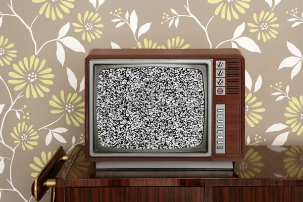 Rétro tv en bois sur meubles vitage en bois des années 60 — Photo